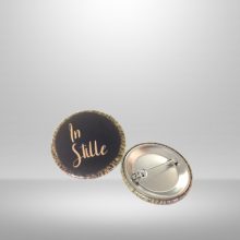 'In Stille' Button zum Anstecken