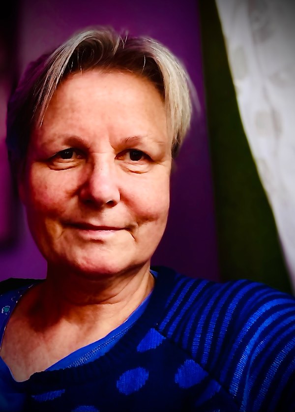 Samarpan Petra Powels-Böhm, Herausgeberin von FindYourNose, dem Online Magazin für Meditation