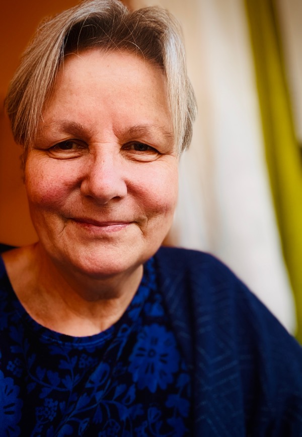 Samarpan Petra Powels-Böhm, Herausgeberin von FindYourNose, dem Online Magazin für Meditation