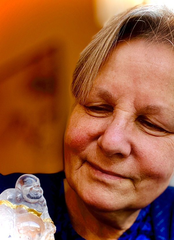Samarpan Petra Powels-Böhm, Herausgeberin von FindYourNose, dem Online Magazin für Meditation