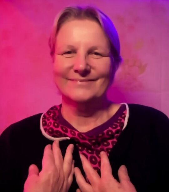 Samarpan Petra Powels-Böhm, Herausgeberin von FindYourNose